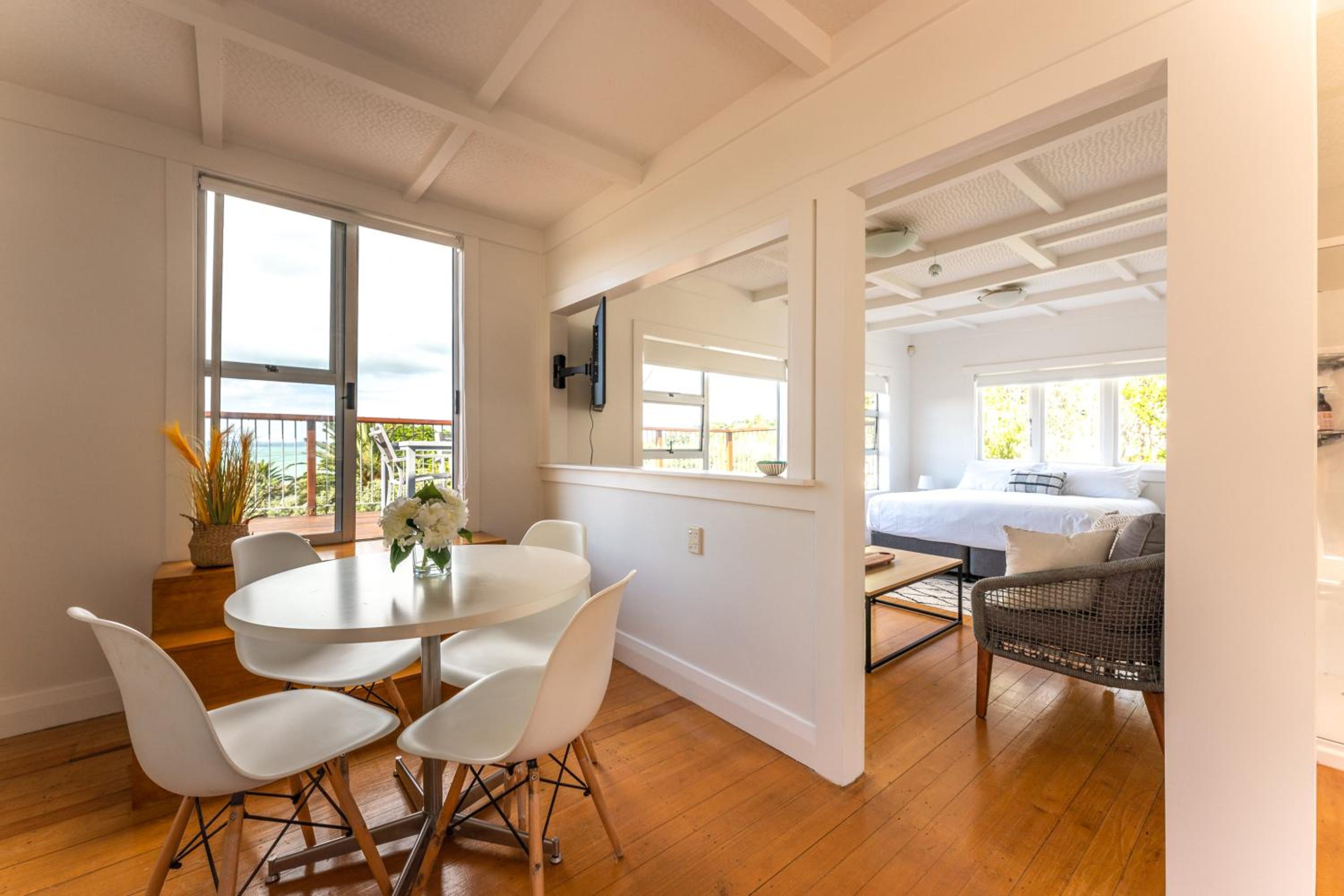 Moana Cottage - Ocean views