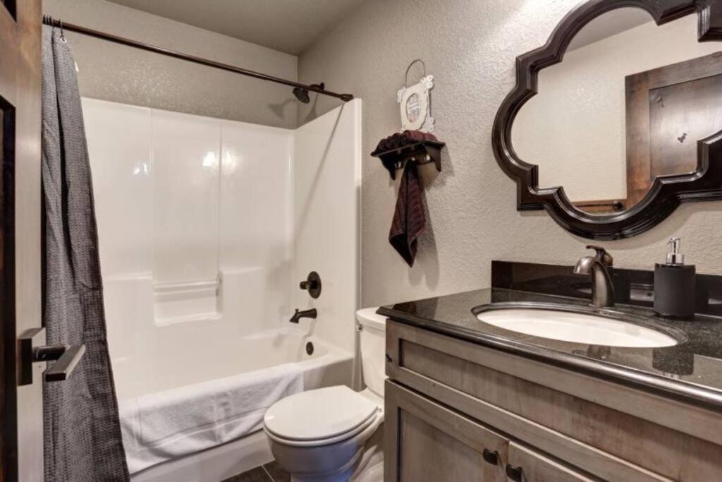 Spacious Room & Views, 18 guests-Dream Catcher view 2