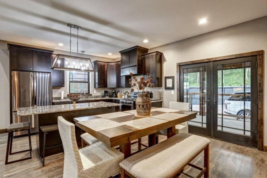 Spacious Room & Views, 18 guests-Dream Catcher view 3