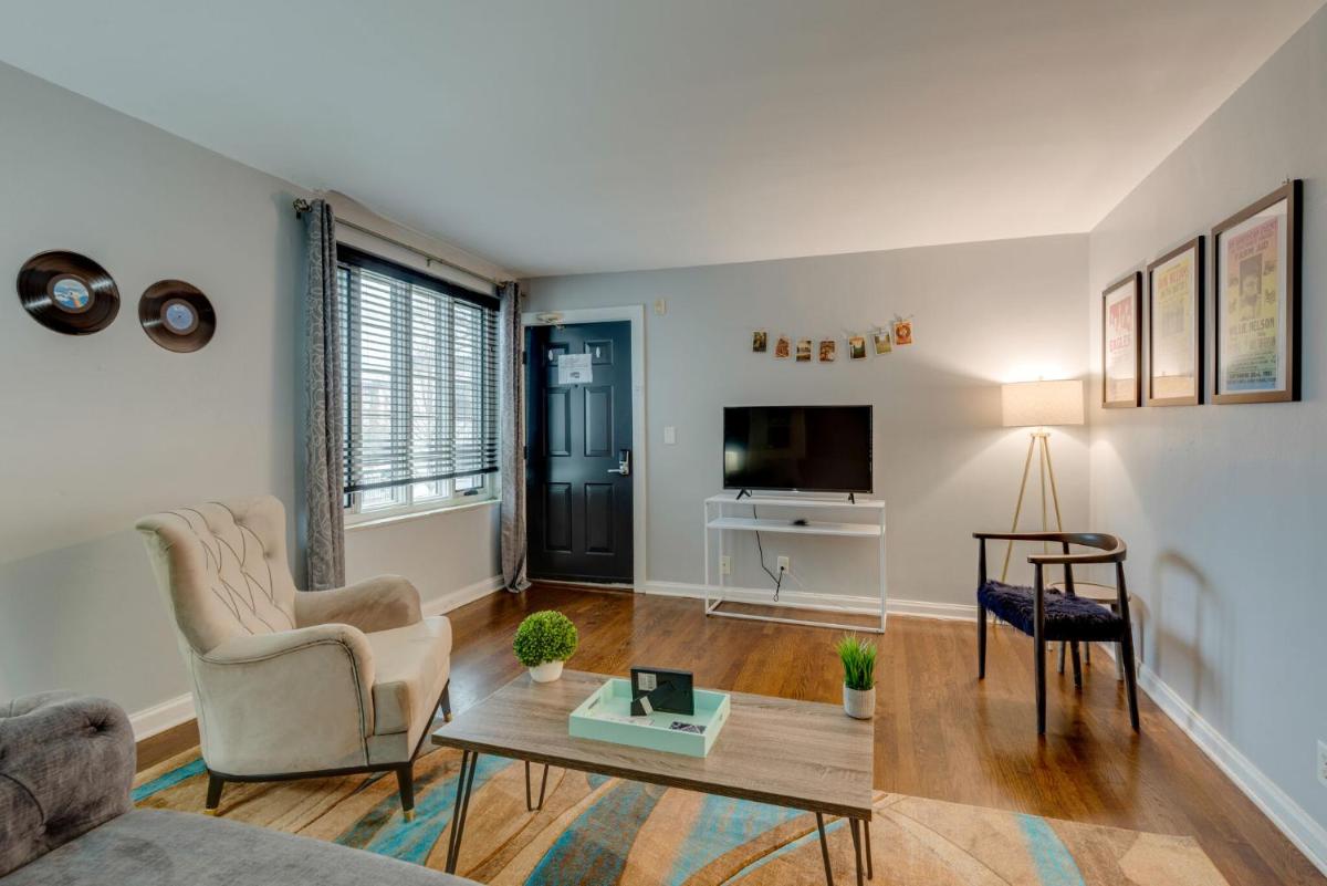 Nashville Flat Minutes From Everything -206 view 4