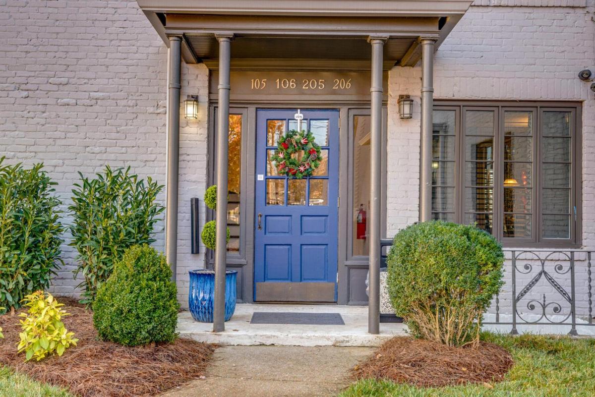 Nashville Flat Minutes From Everything -206 view 2