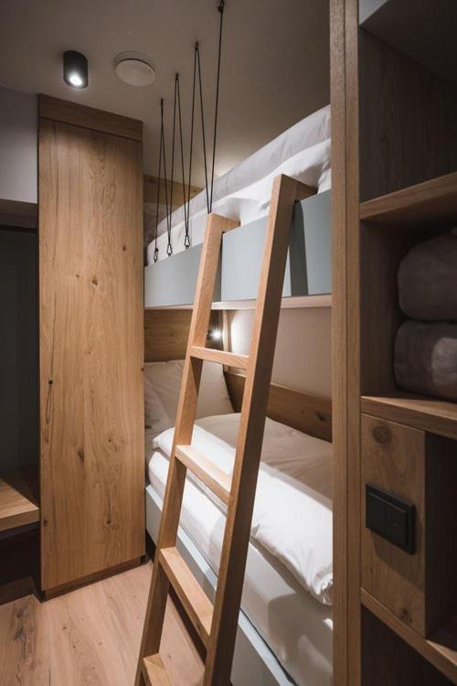 Photo 77