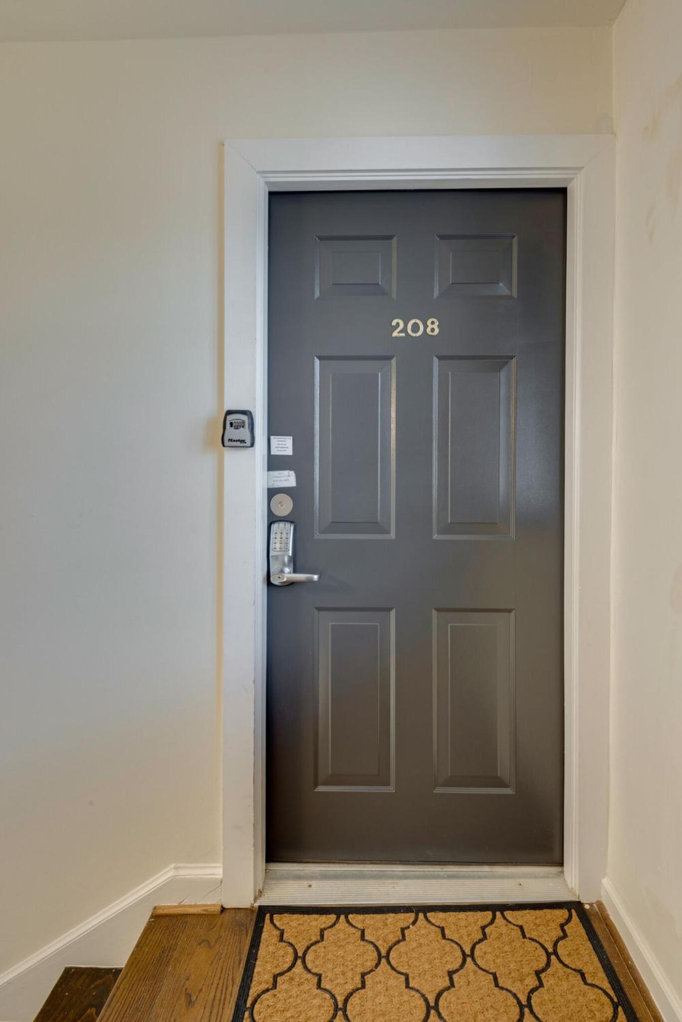2BR apt by Vandy-Walk to Dinning -208 view 3