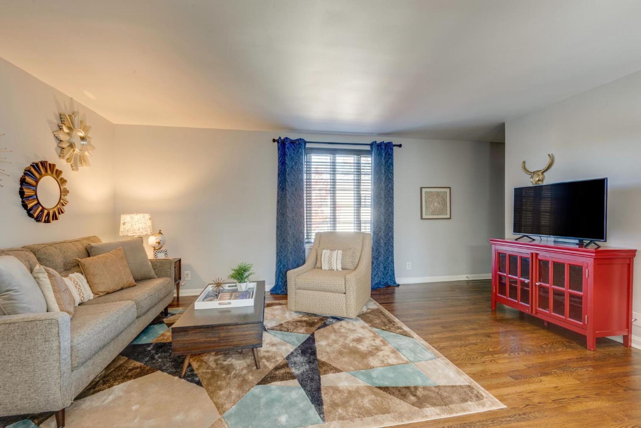 2BR apt by Vandy-Walk to Dinning -208 view 5