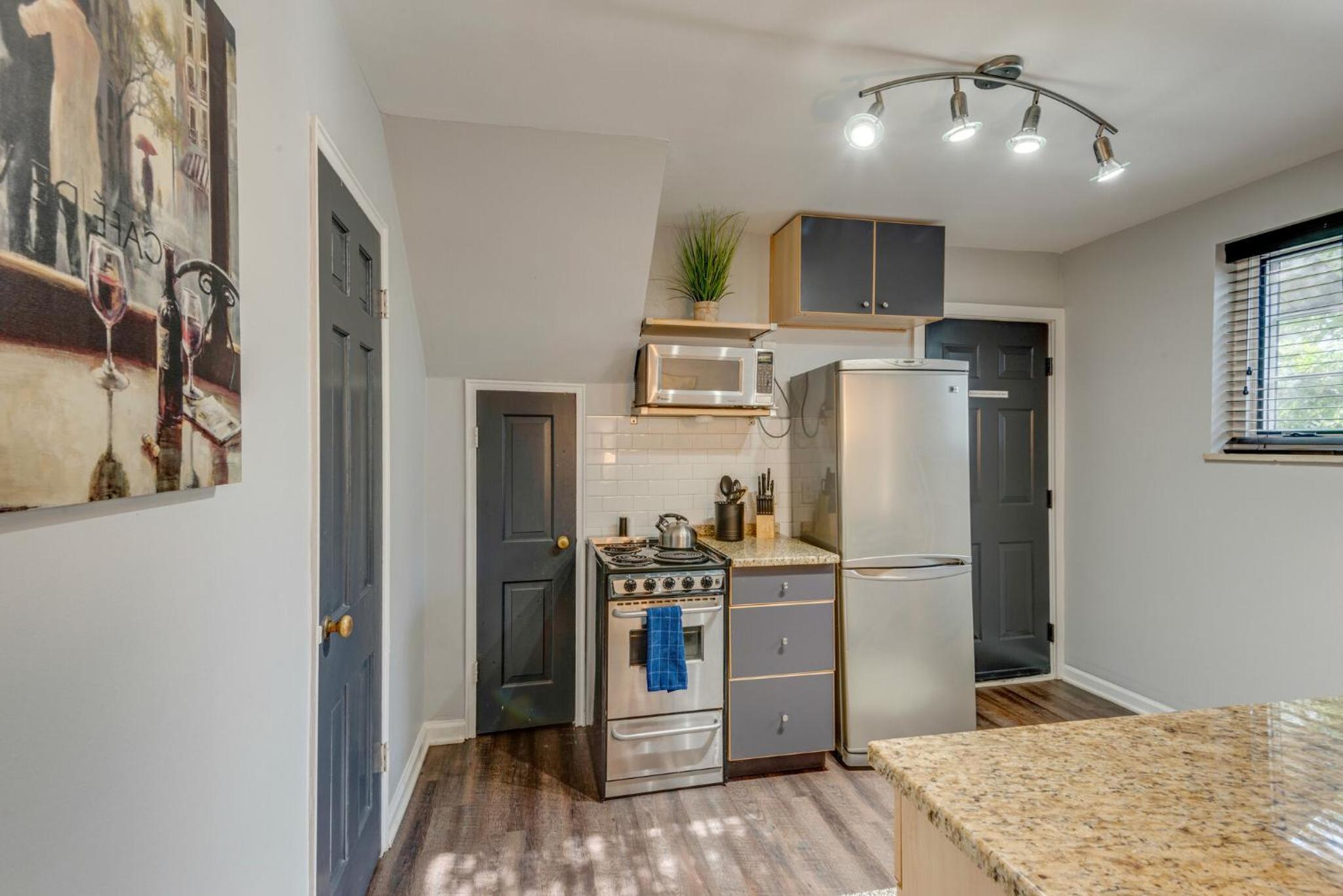 2BR Apt by Vandy Walk to Restaurants -108 view 3
