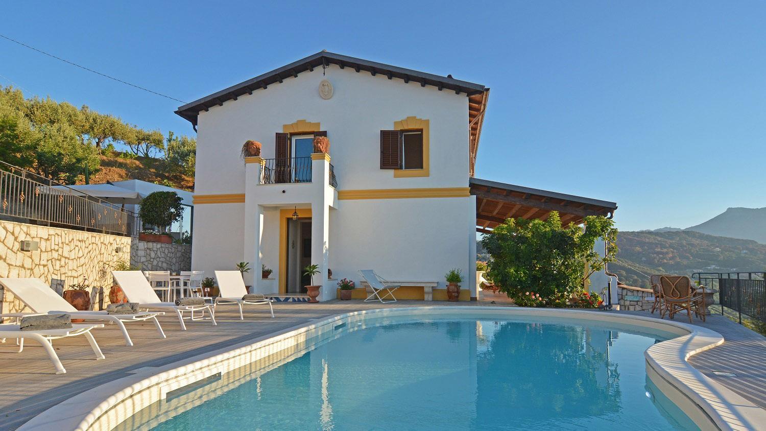 VILLA IL BASTO 8, Emma Villas view 4