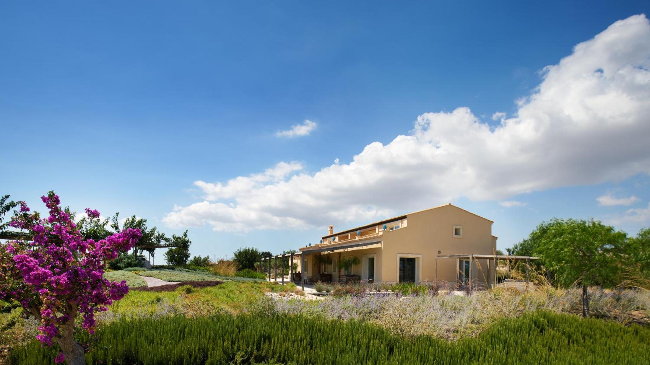 VILLA MAJOLI 9, Emma Villas view 4