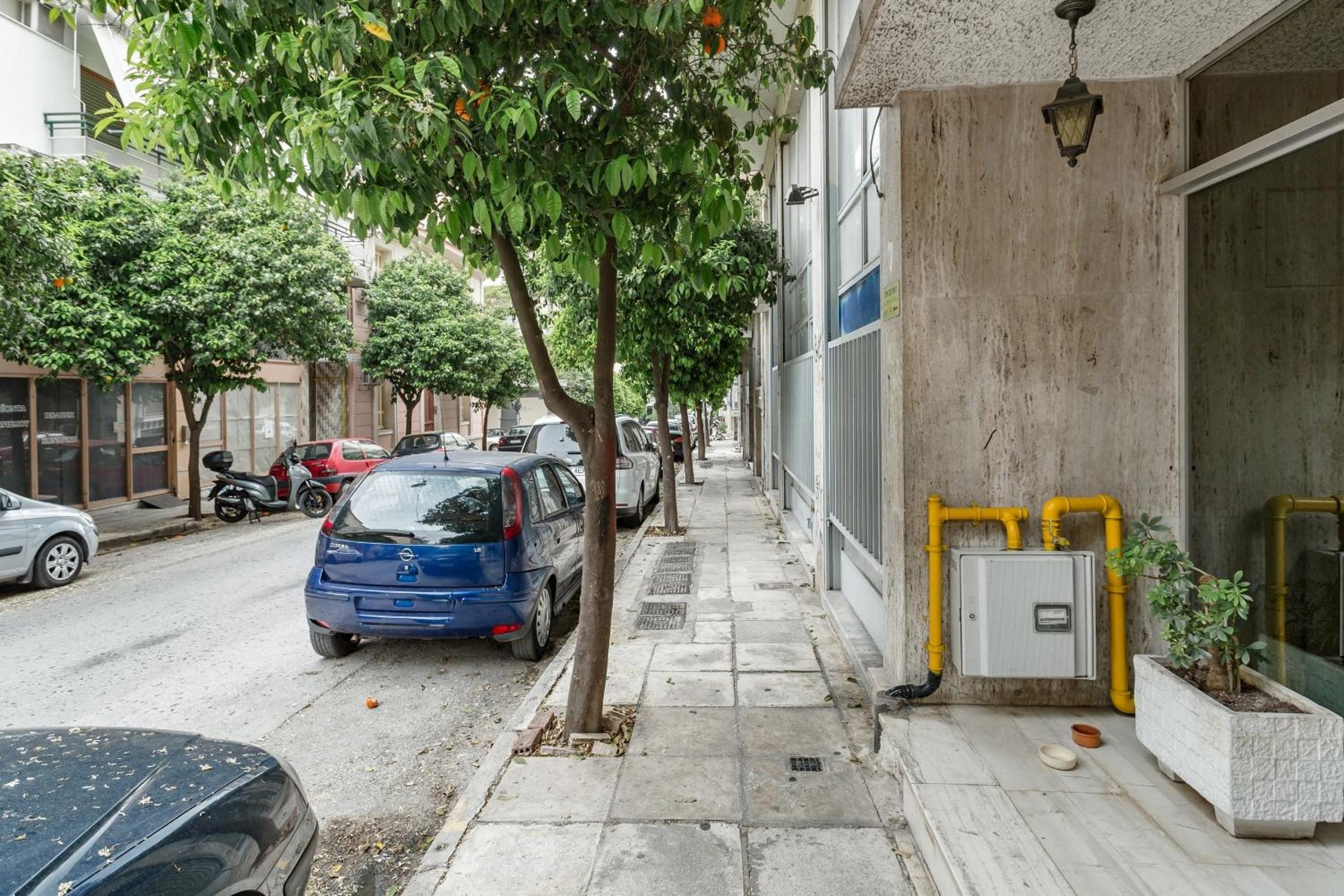 Koukaki Studio with a Sunny Balcony, near the Acropolis