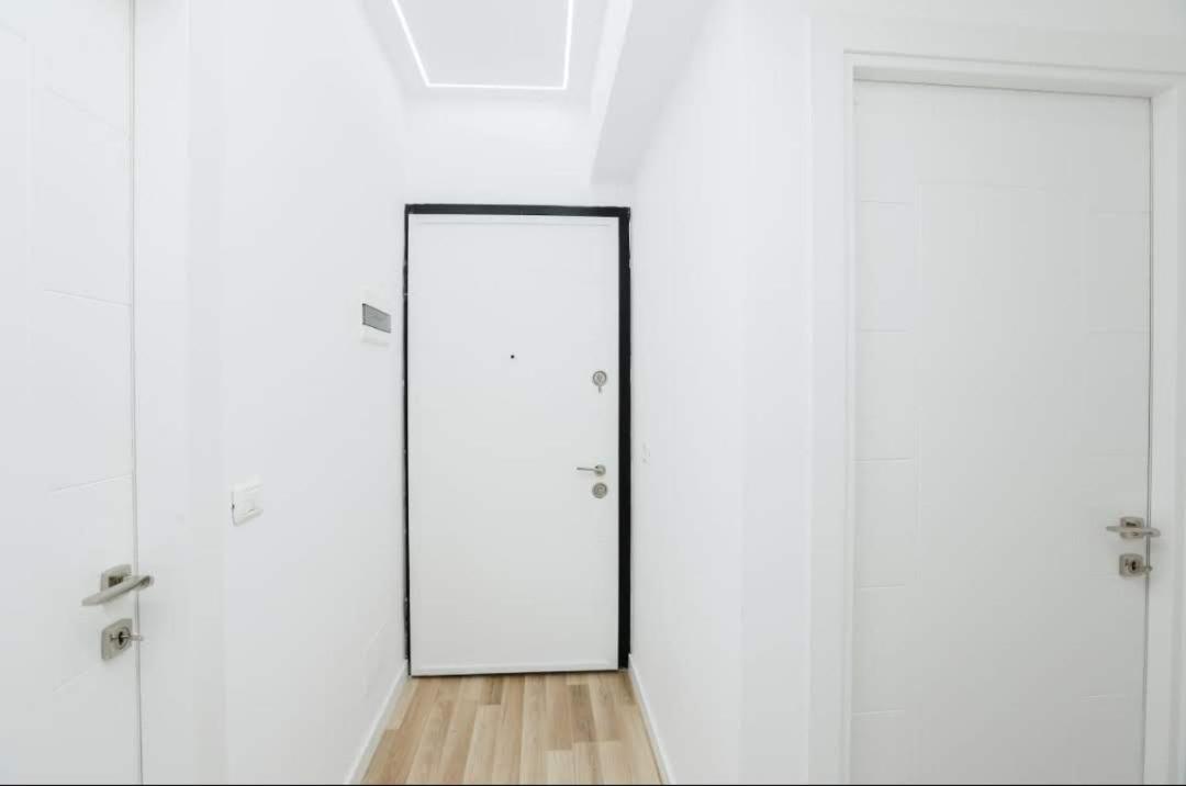 Miku Apartment-Incredible City View 2Bd Apartment at Myslym Shyri