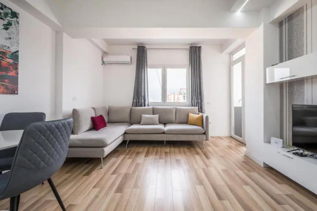 Miku Apartment-Incredible City View 2Bd Apartment at Myslym Shyri
