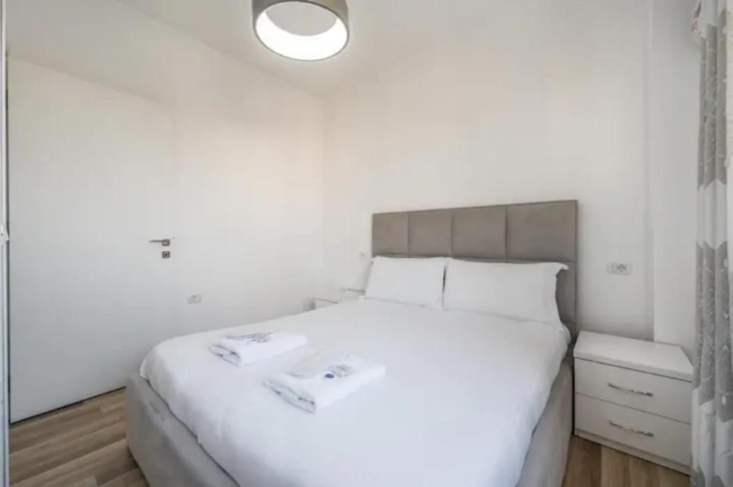 Miku Apartment-Incredible City View 2Bd Apartment at Myslym Shyri