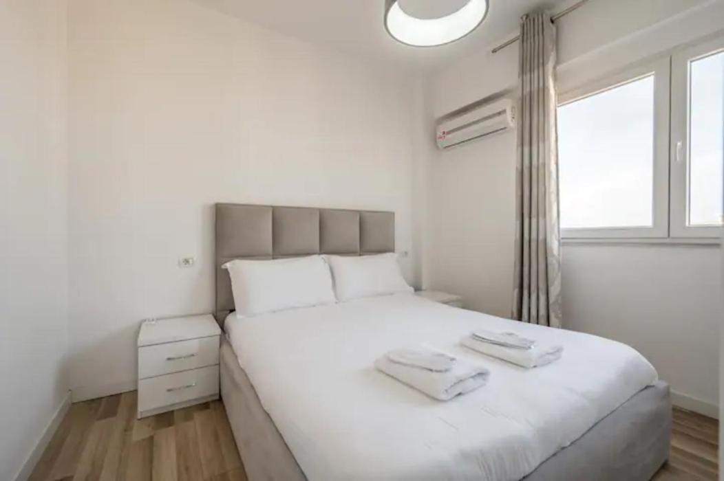 Miku Apartment-Incredible City View 2Bd Apartment at Myslym Shyri