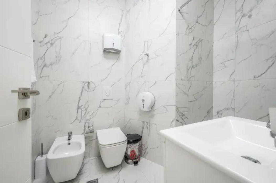 Miku Apartment-Incredible City View 2Bd Apartment at Myslym Shyri
