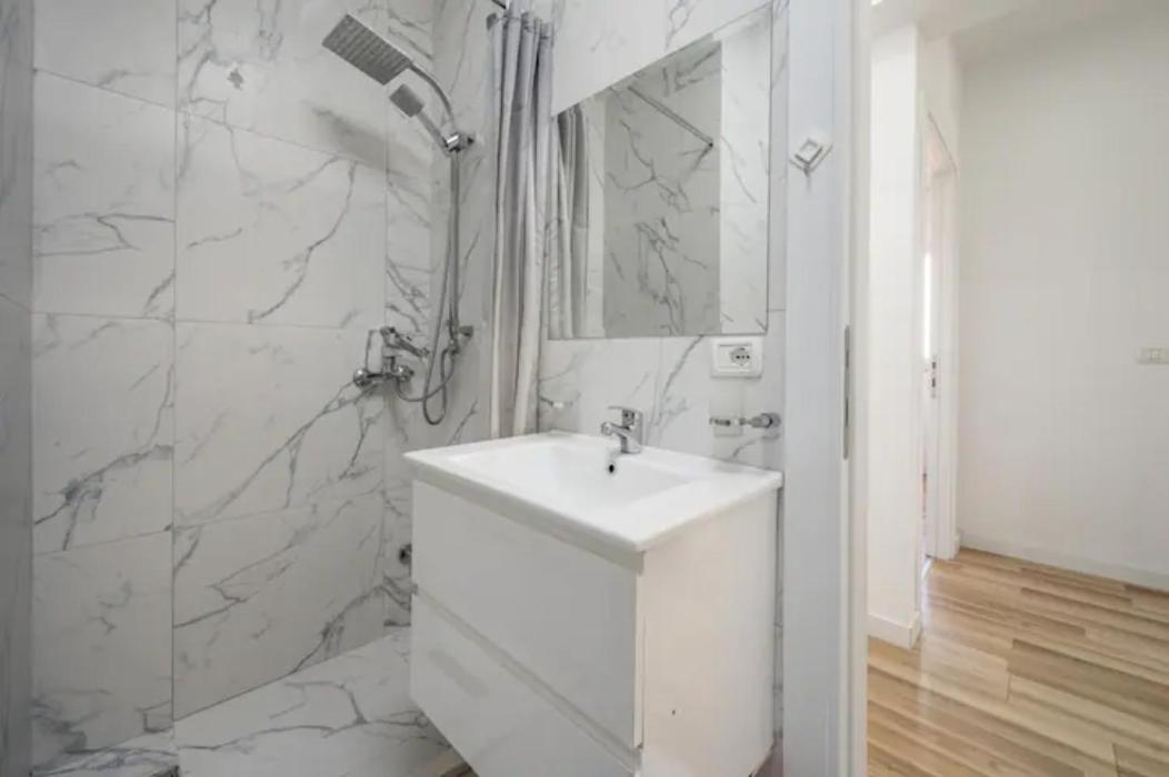 Miku Apartment-Incredible City View 2Bd Apartment at Myslym Shyri