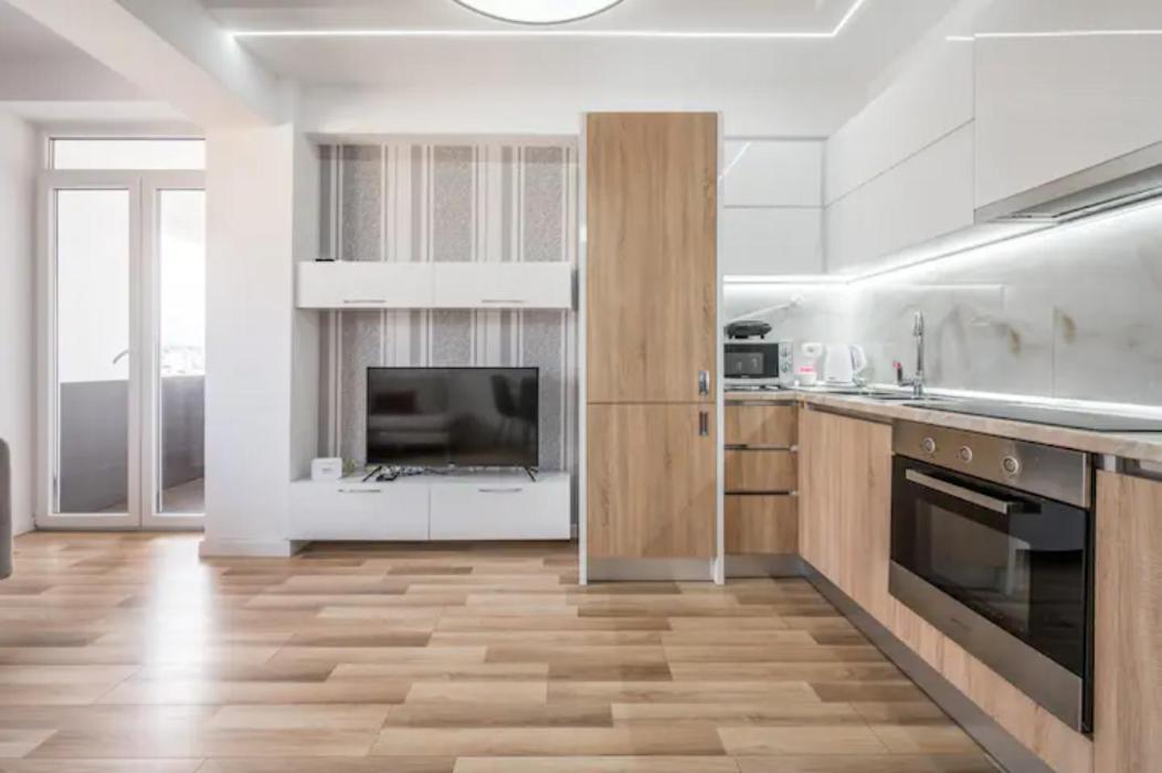 Miku Apartment-Incredible City View 2Bd Apartment at Myslym Shyri