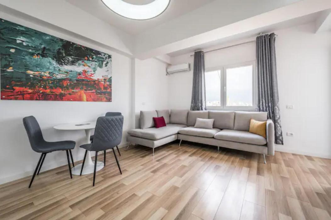 Miku Apartment-Incredible City View 2Bd Apartment at Myslym Shyri