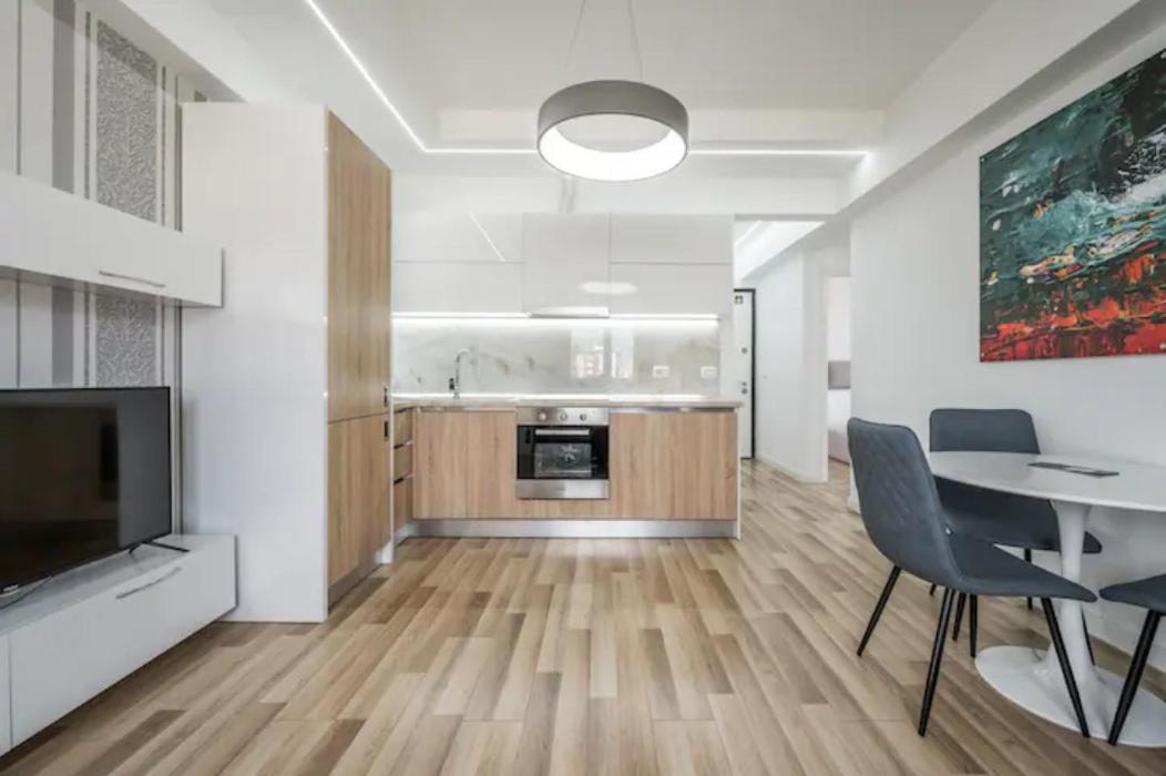 Miku Apartment-Incredible City View 2Bd Apartment at Myslym Shyri