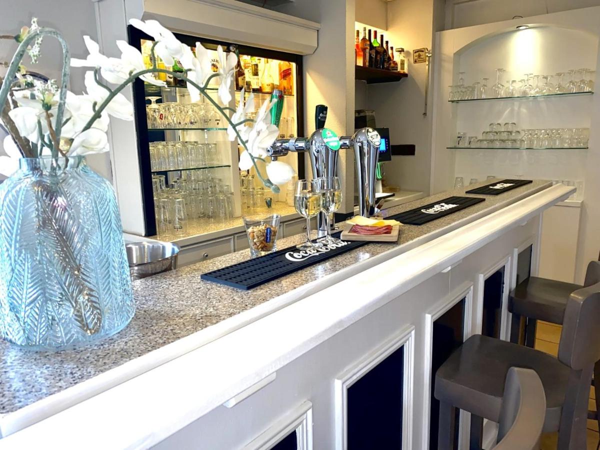 bar