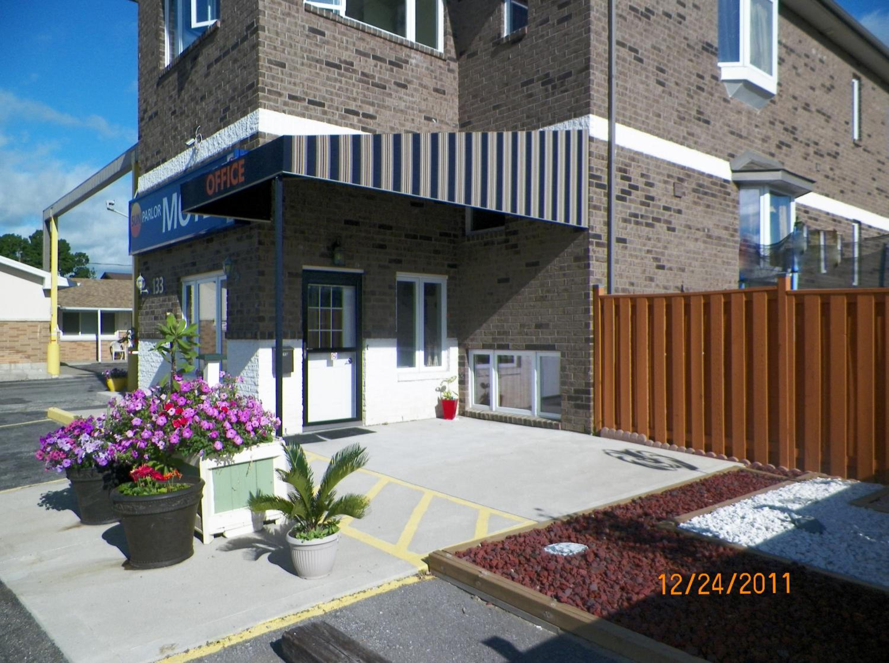 Sunparlor Motel