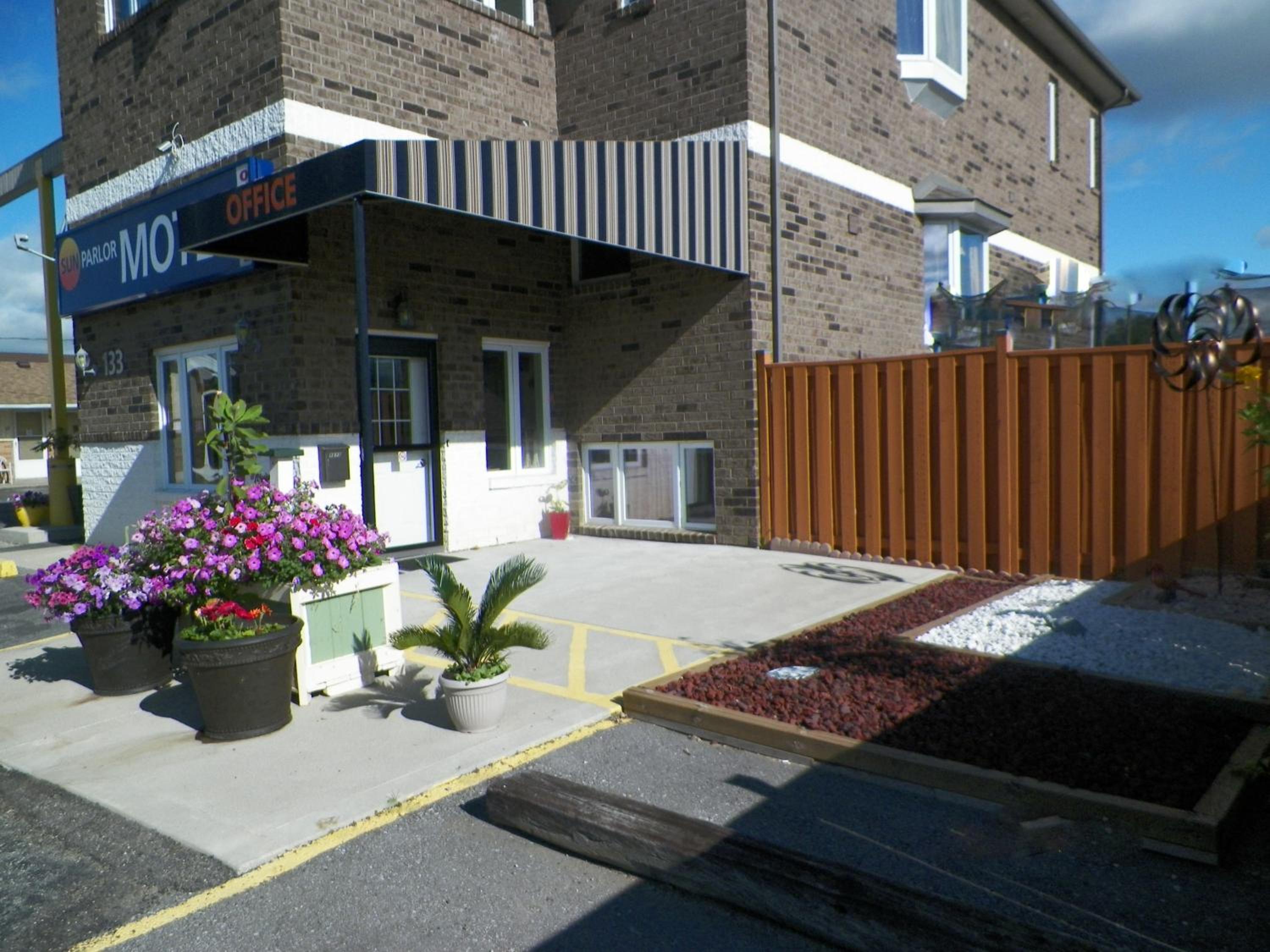 Sunparlor Motel
