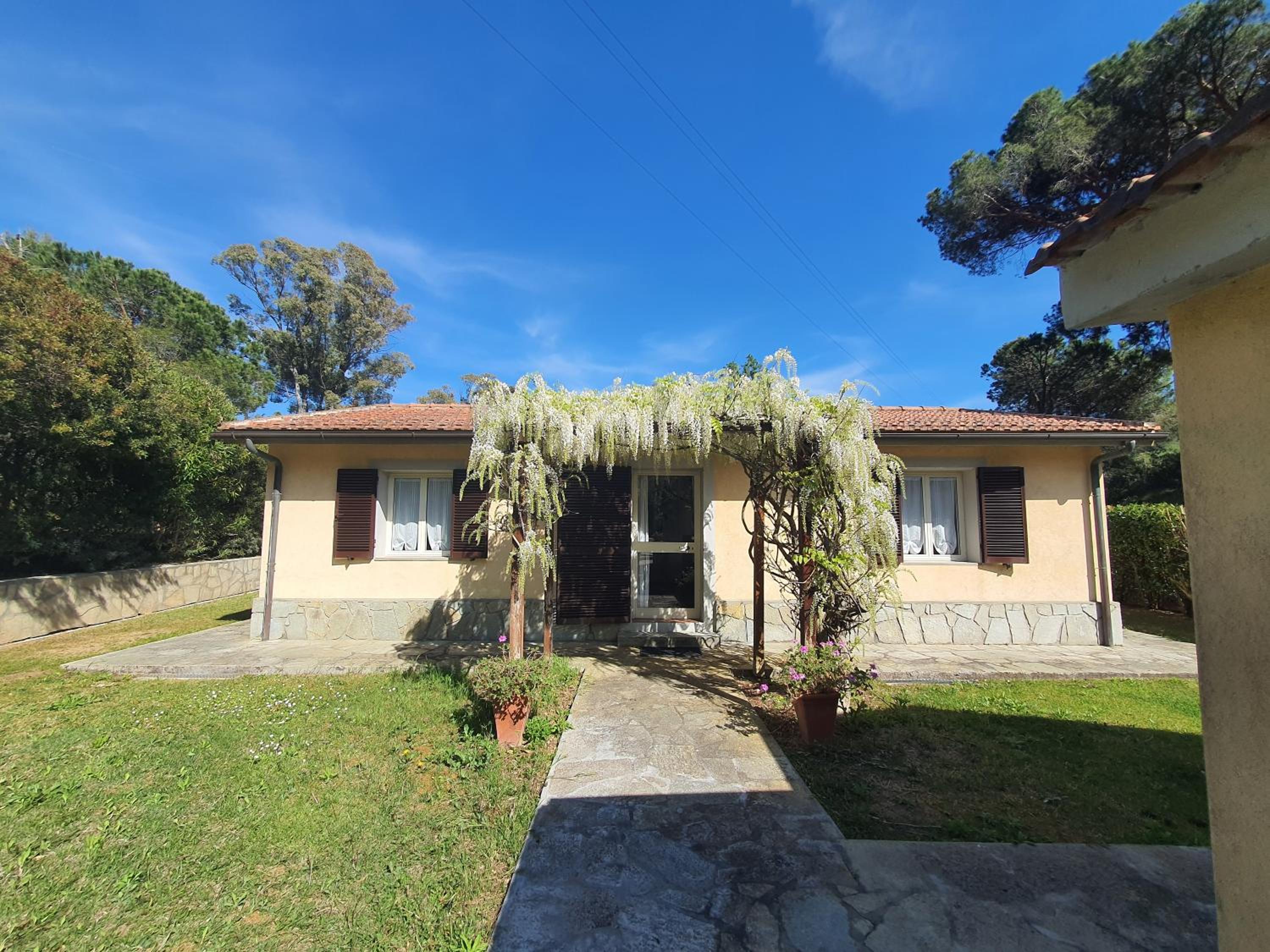 Lacona Holiday Villa near the beach view 2