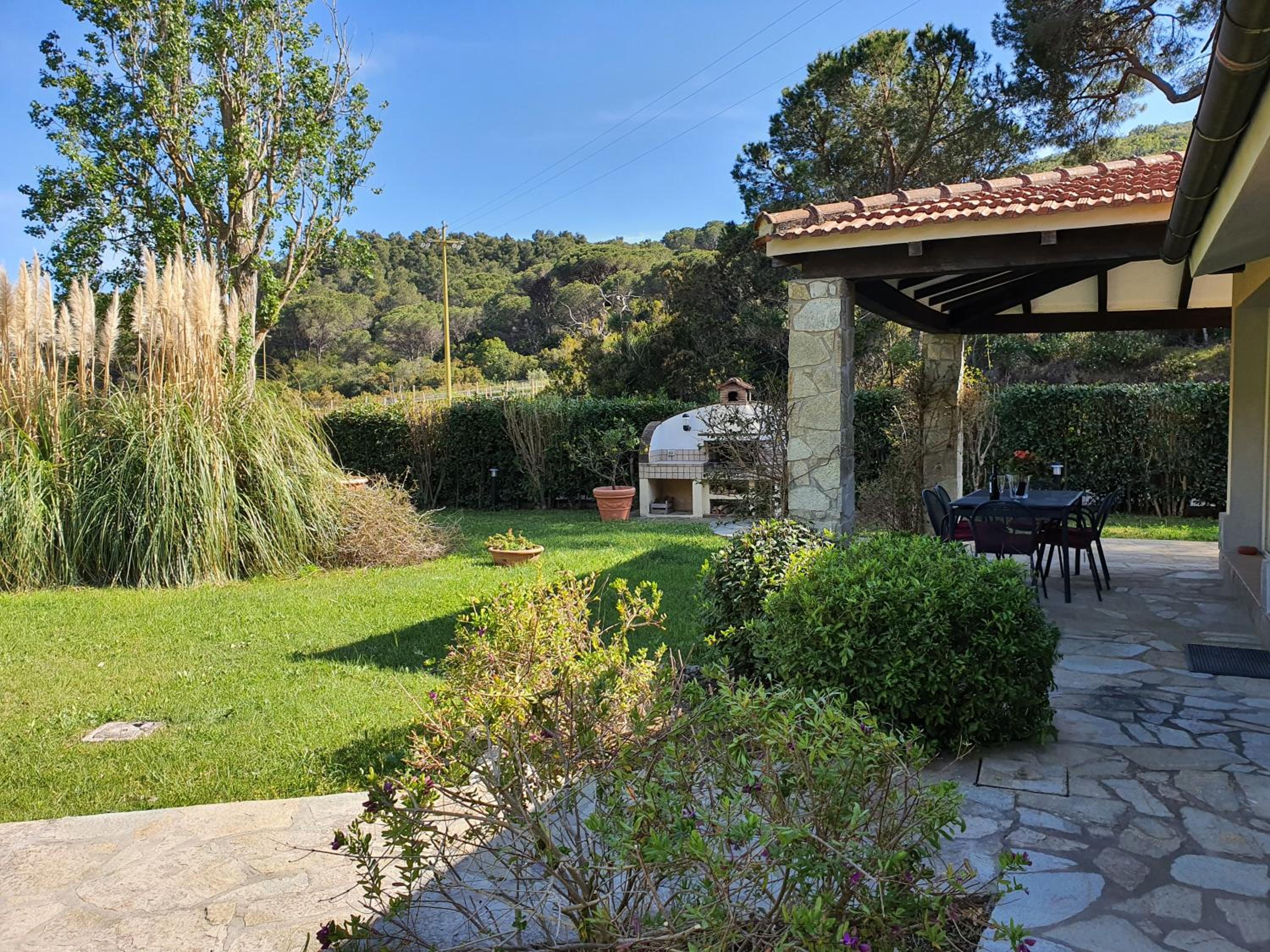 Lacona Holiday Villa near the beach view 3