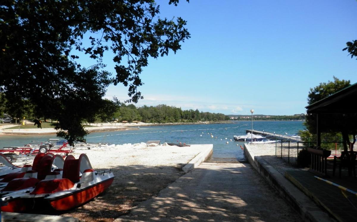 Easyatent Bungalow tent Bijela Uvala view 5