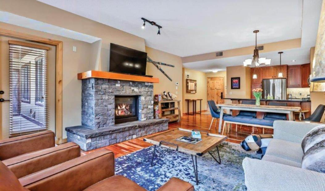 Luxurious Rundle Cliffs Lodge in Spring Creek view 2