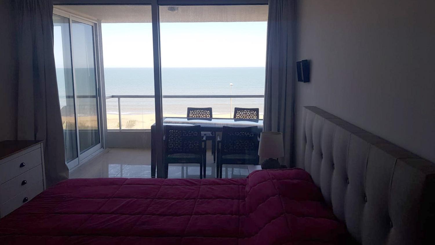 Apartamento con terraza propia - Se permite mascota - Edificio Lumiere - Atención Médica incluida view 3
