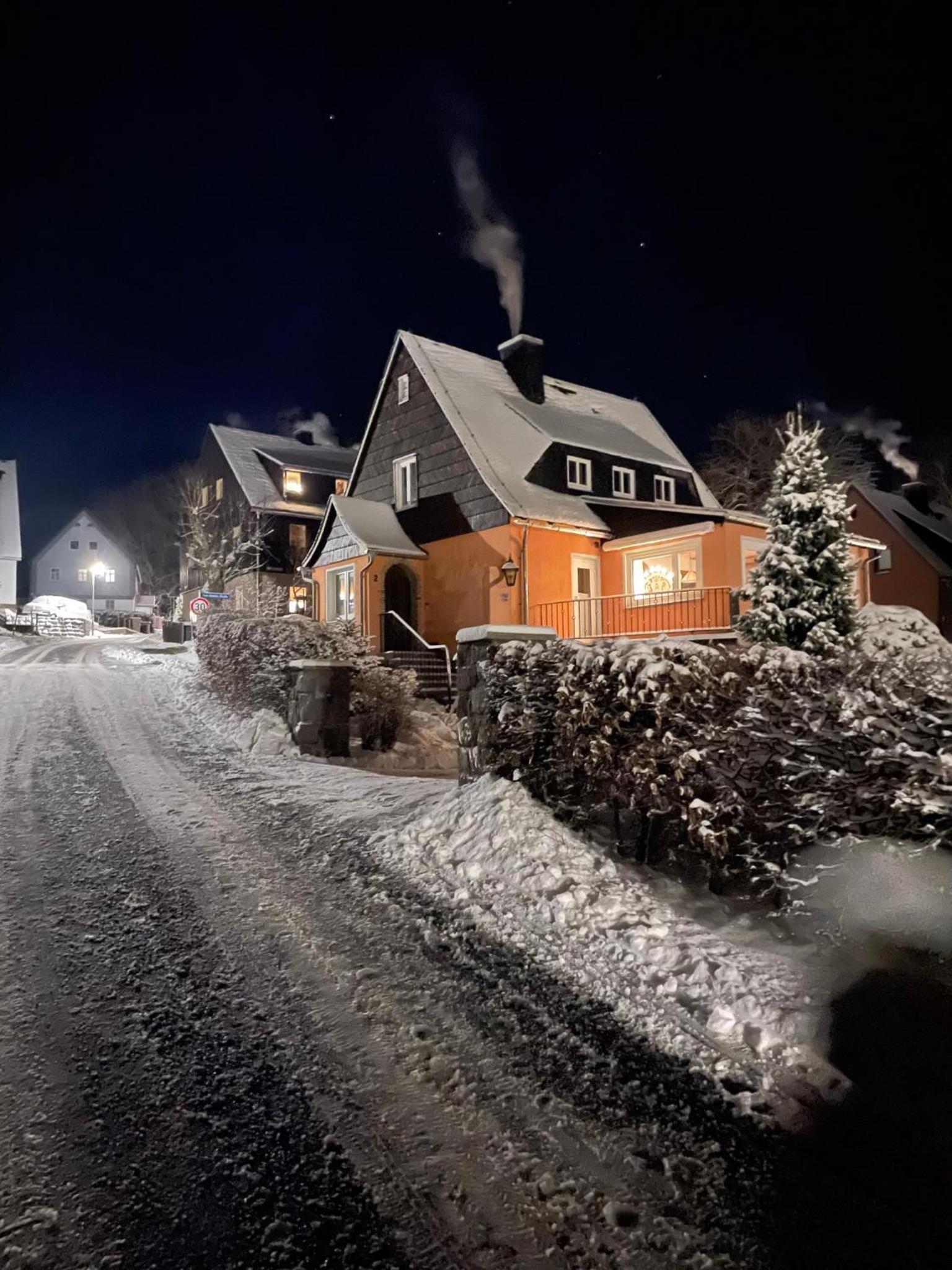Landhaus Büttner Altenberg, zentral, familienfreundlich, Skihang & Erlebnisberg fußläufig