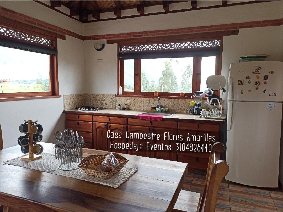 Home Boutique Flores Amarillas