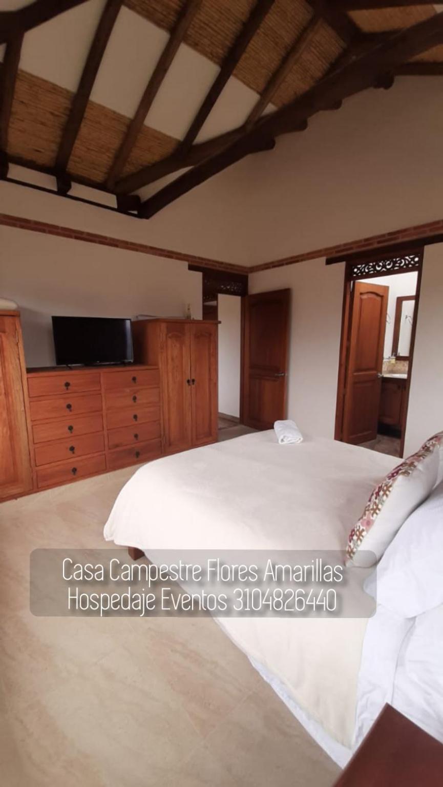 Home Boutique Flores Amarillas