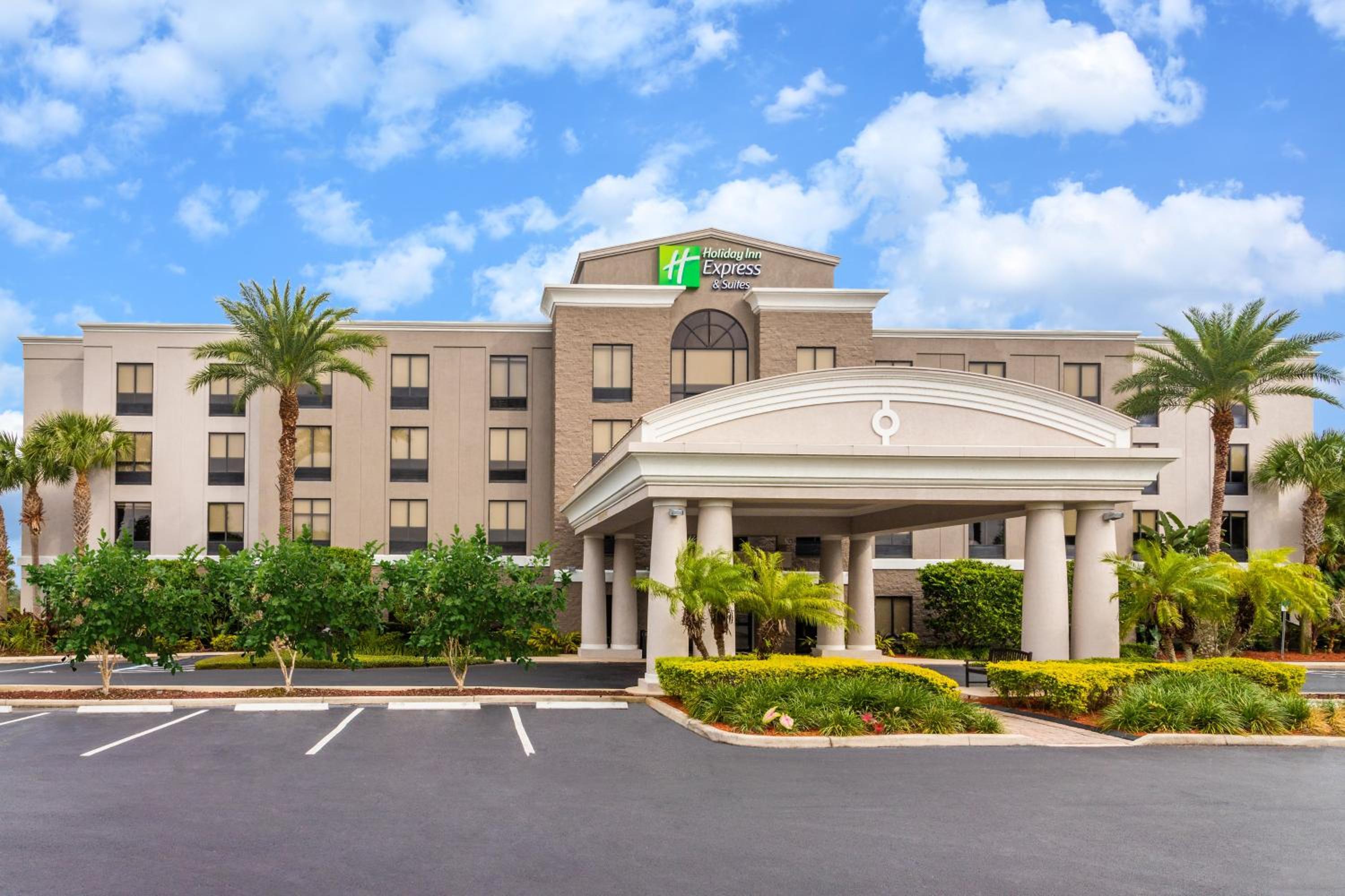 Sebring Vacations - Holiday Inn Express Hotel  Suites Lake Placid, an IHG Hotel - Property Image 1