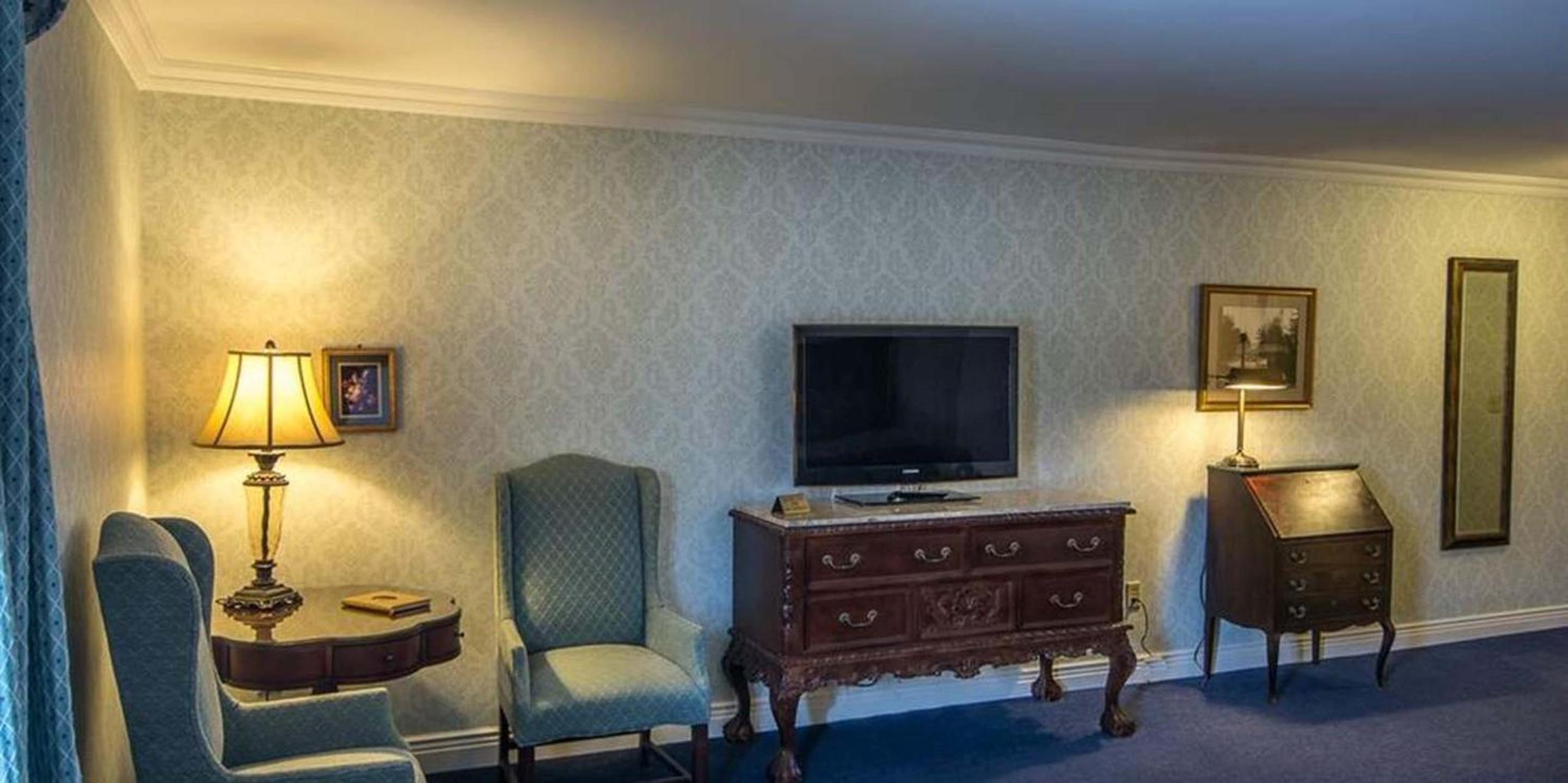 Red Coach Inn