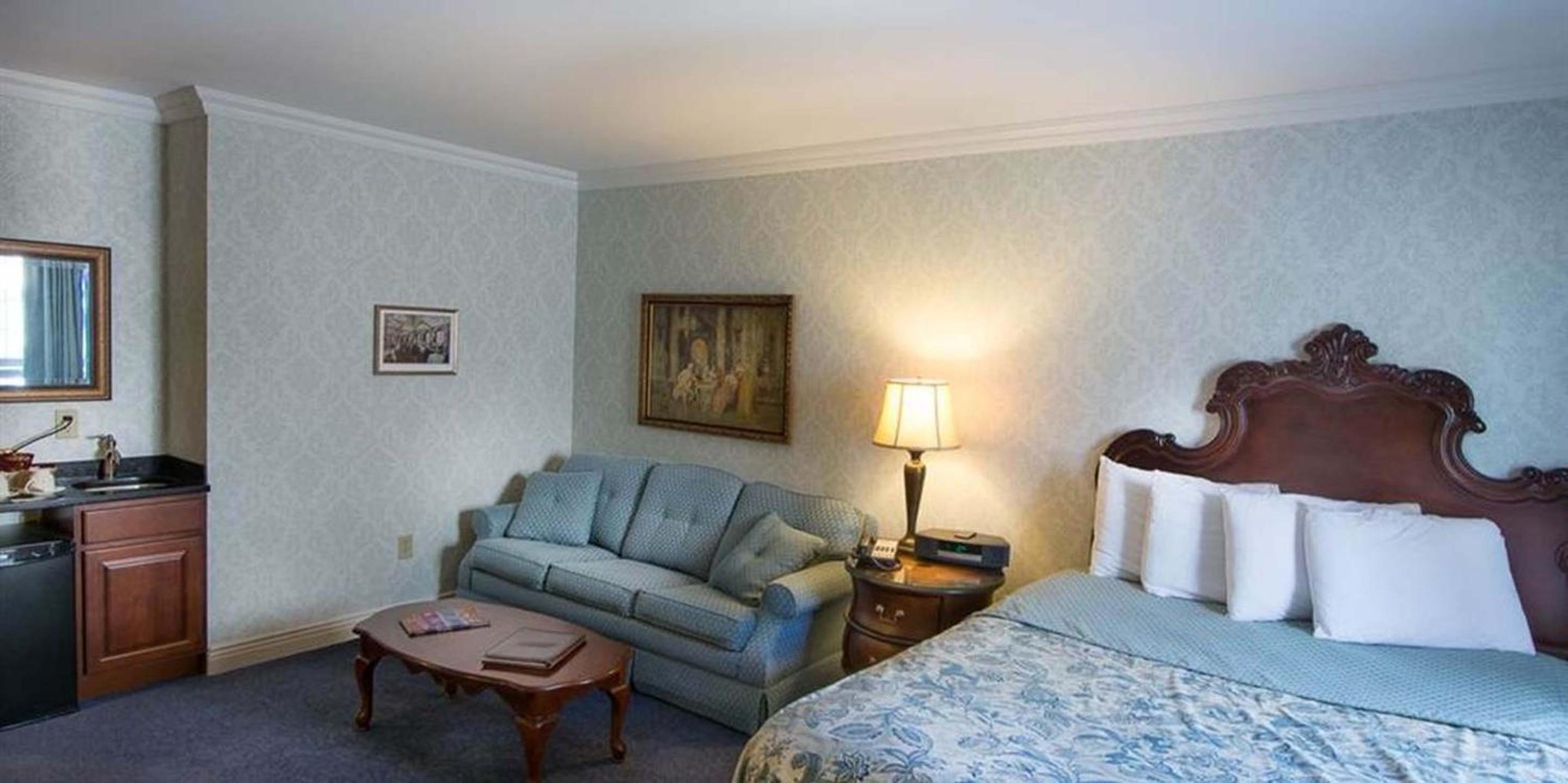 Red Coach Inn