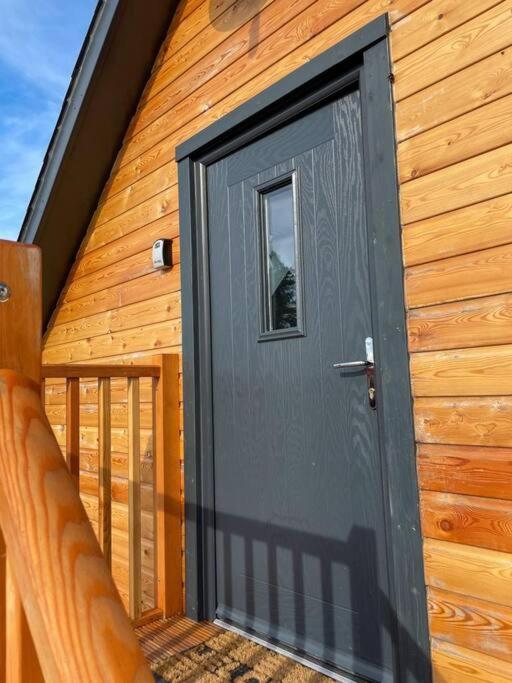 Cosy Country Modern Studio with Patio Space. view 2