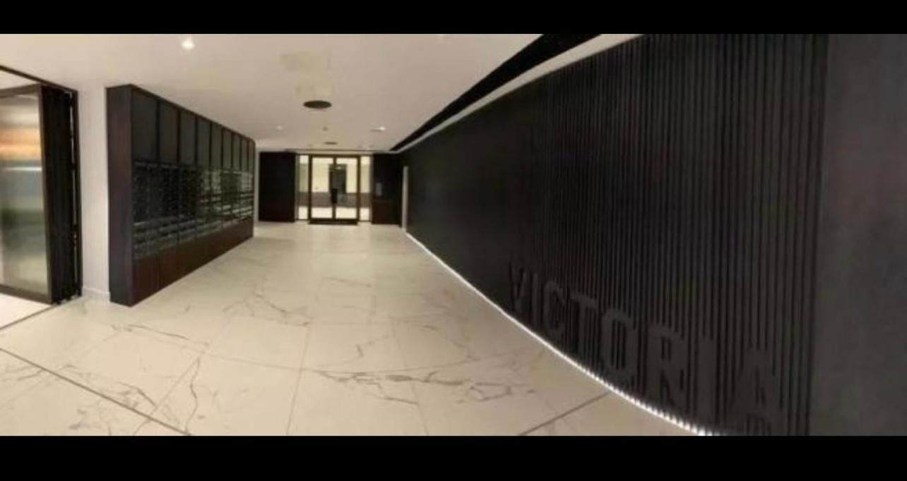 Luxurious Manchester City Centre 2 Bed Apartment view 2