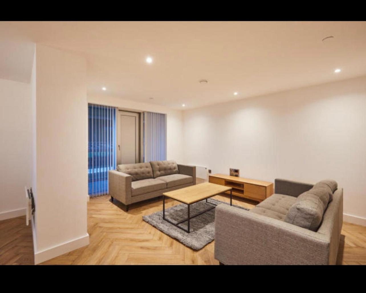Luxurious Manchester City Centre 2 Bed Apartment view 3