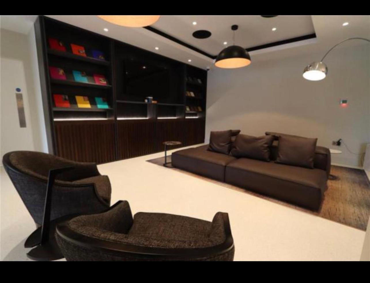 Luxurious Manchester City Centre 2 Bed Apartment view 5