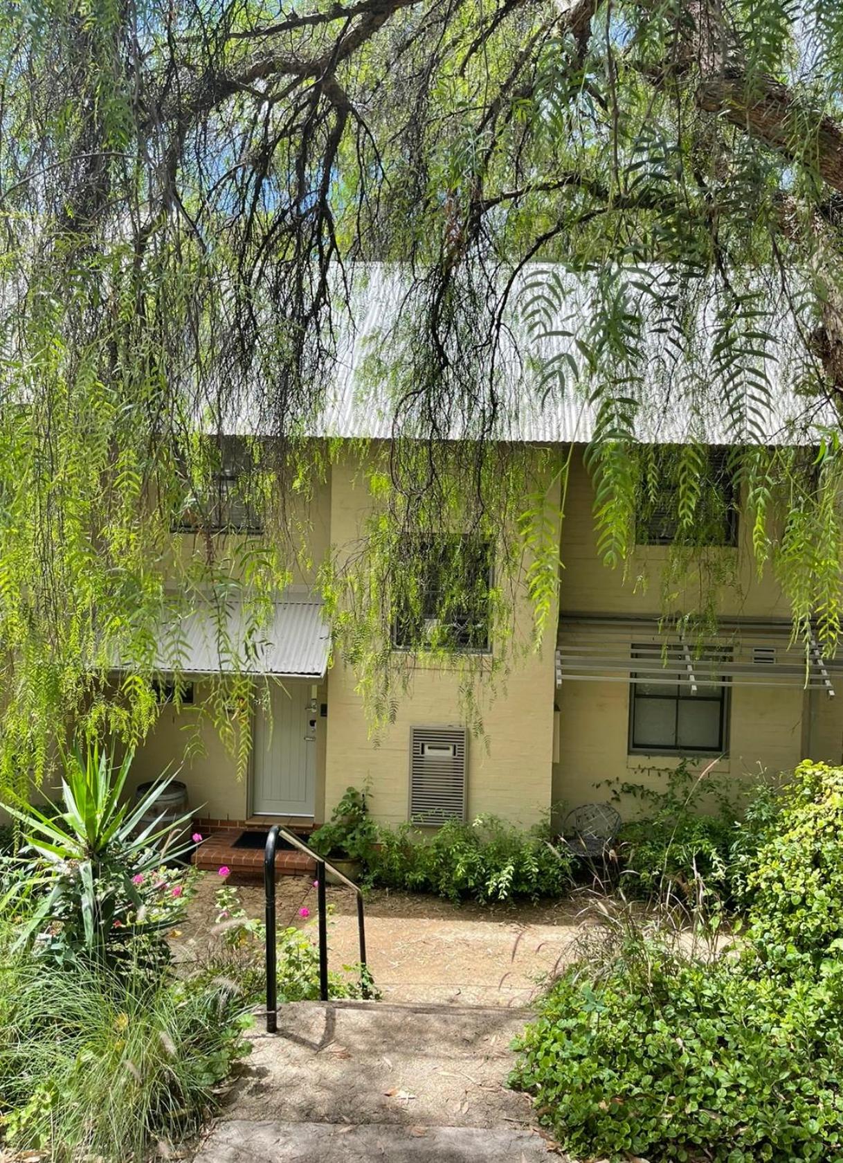 Hotel Villa Provincial, Cypress Lakes Resort, Two Bedrooms both with Private Ensuites, 2 KING or 4 SINGLE BEDS, Sensational Views - Image 1