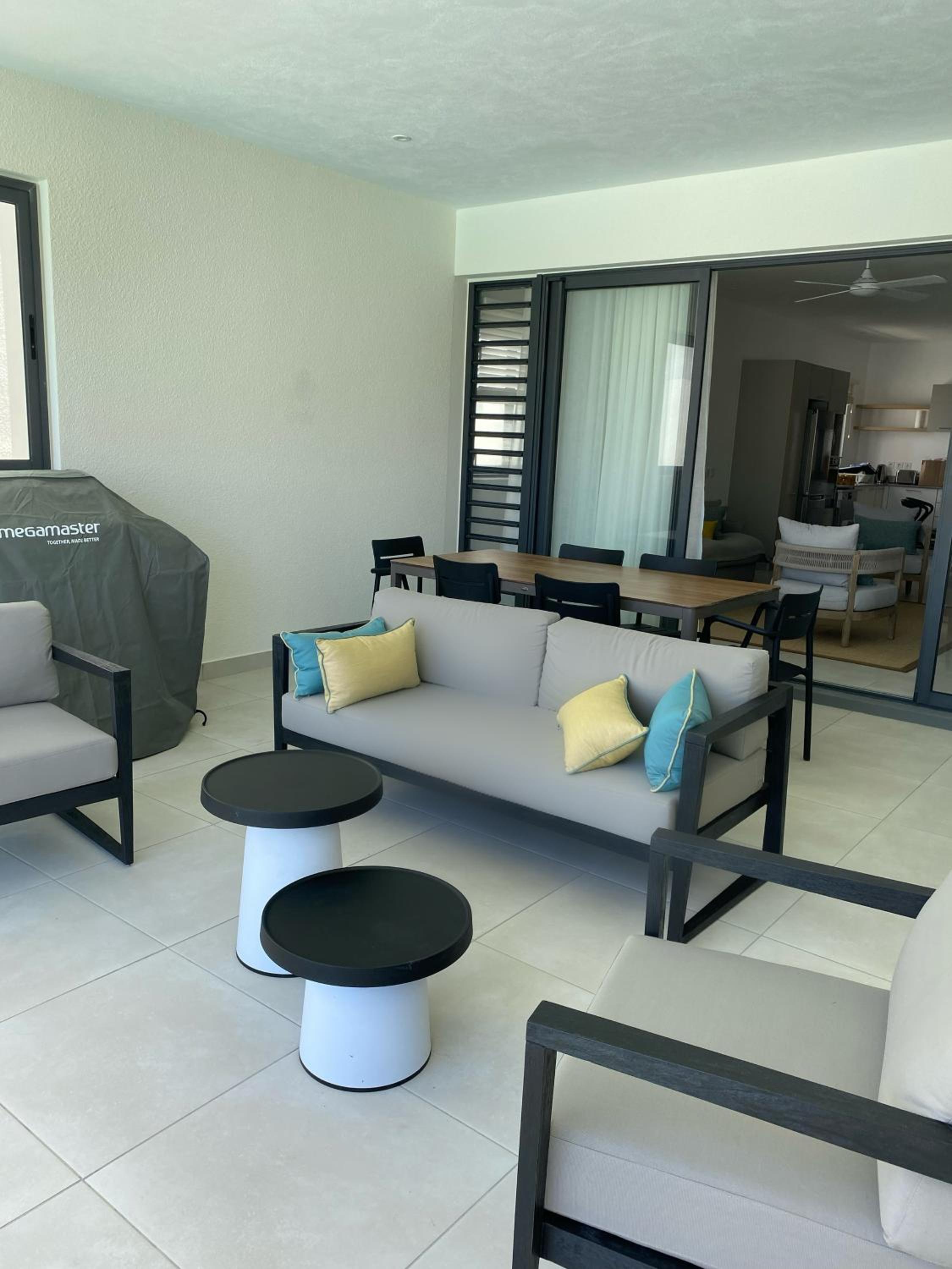Eastern Blue Beachfront Luxury Apartment