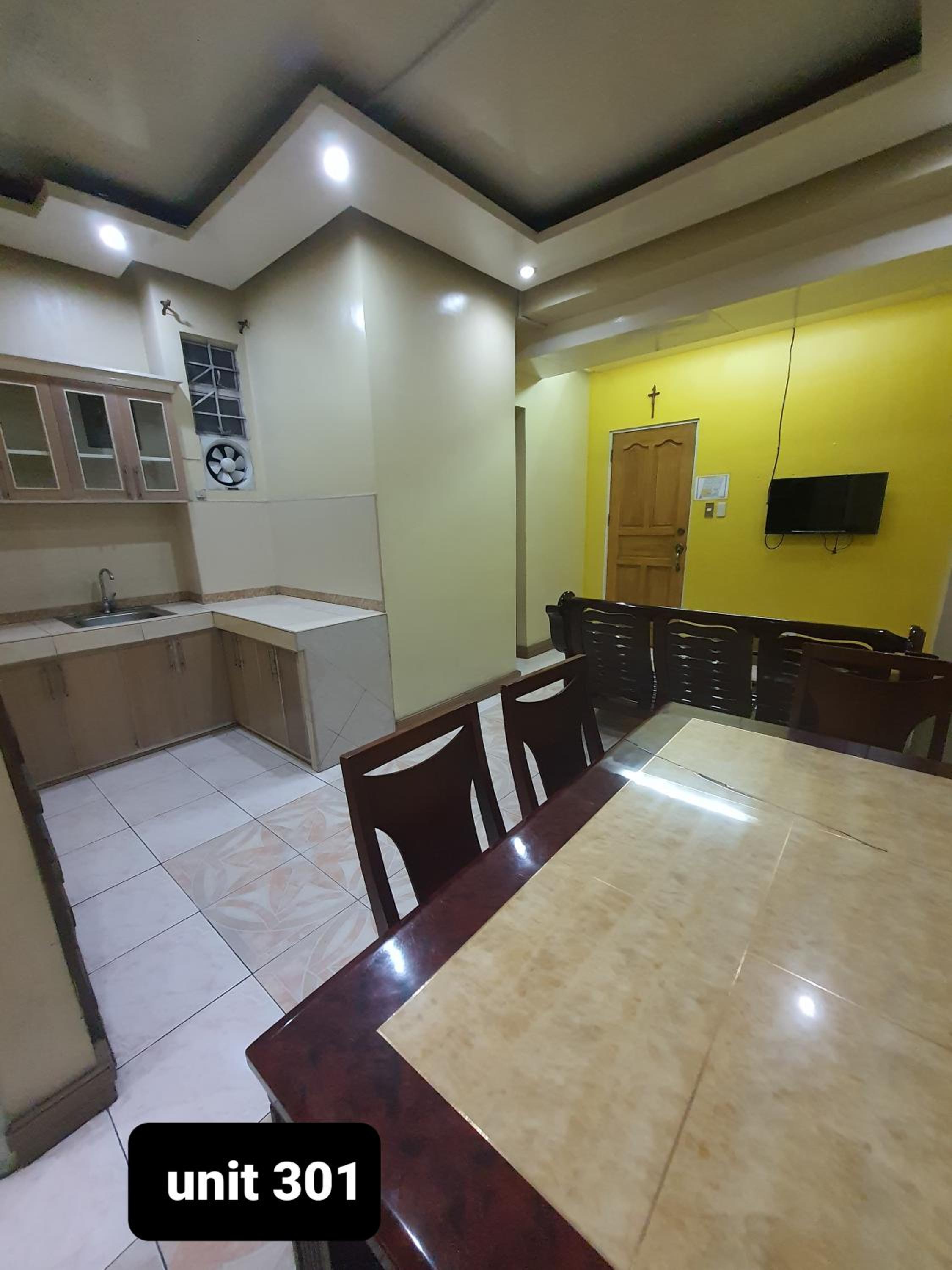 ASHBURN'S TRANSIENT BAGUIO - BASIC SLEEP and GO, LIMITED PAY PARKING, SELF SERVICE