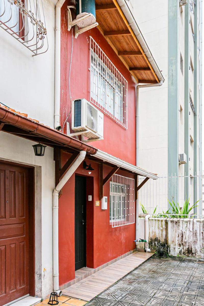 Casa em ótima localização no Centro VISE059