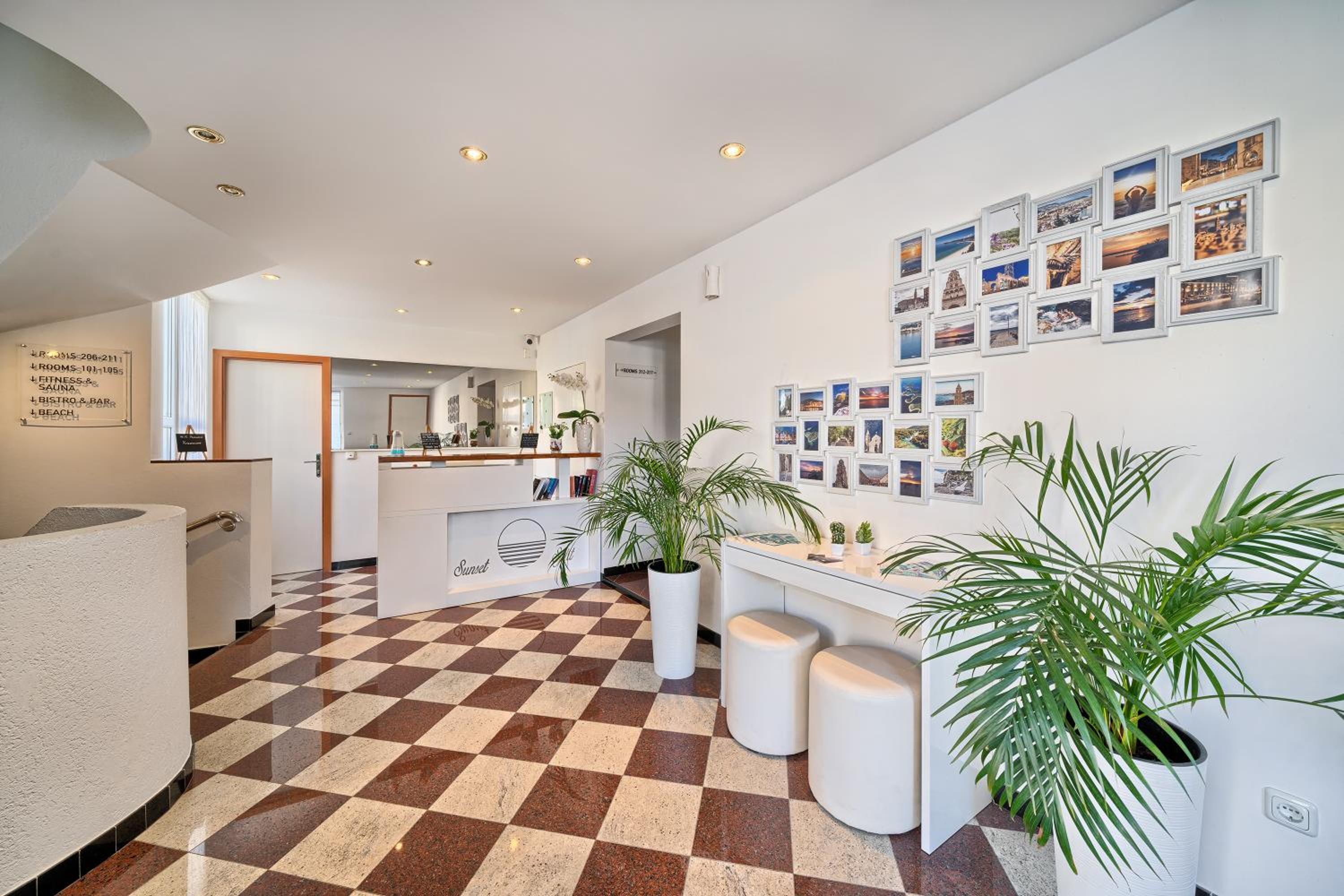 Sunset Split Rooms
