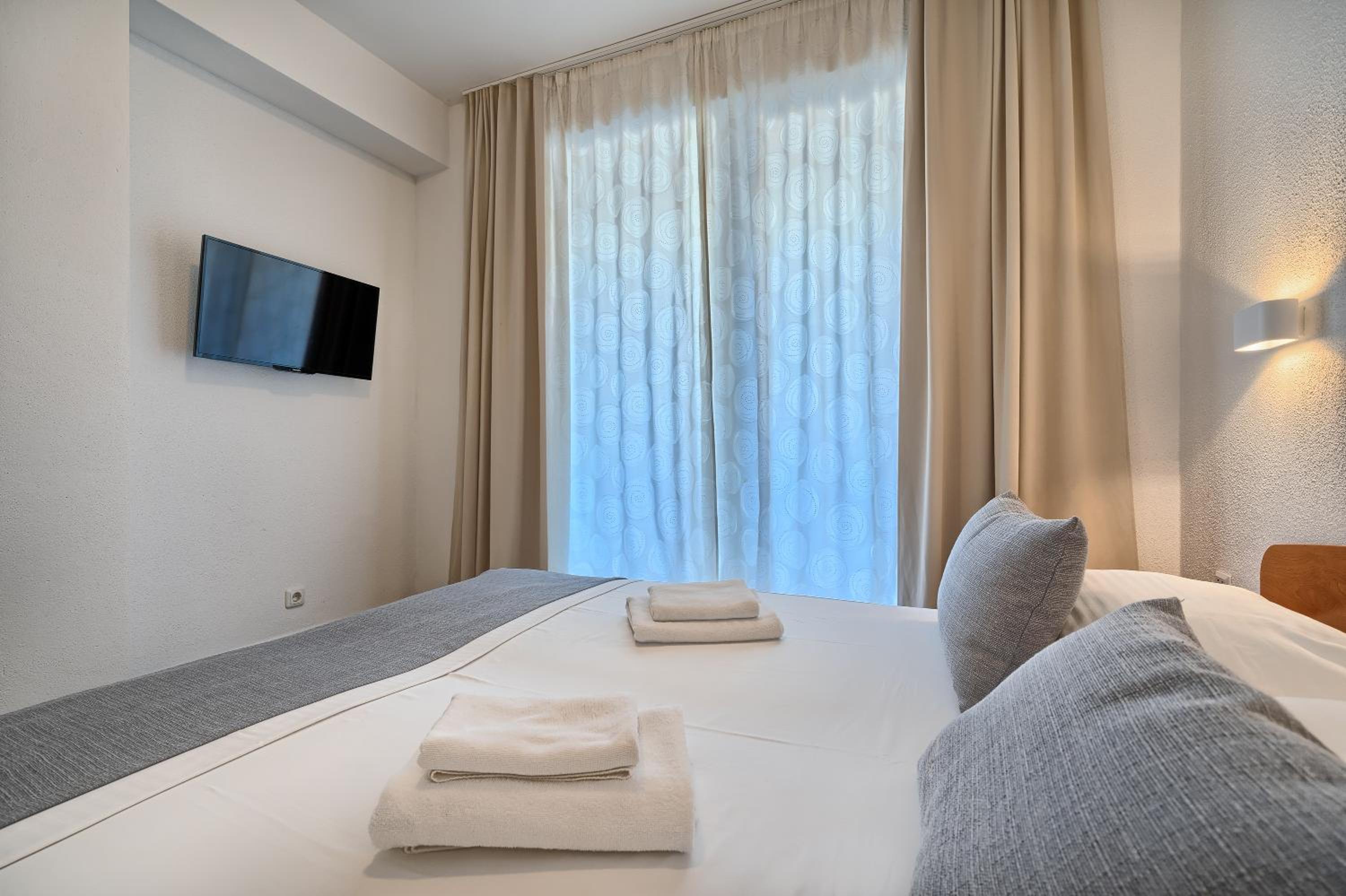 Sunset Split Rooms