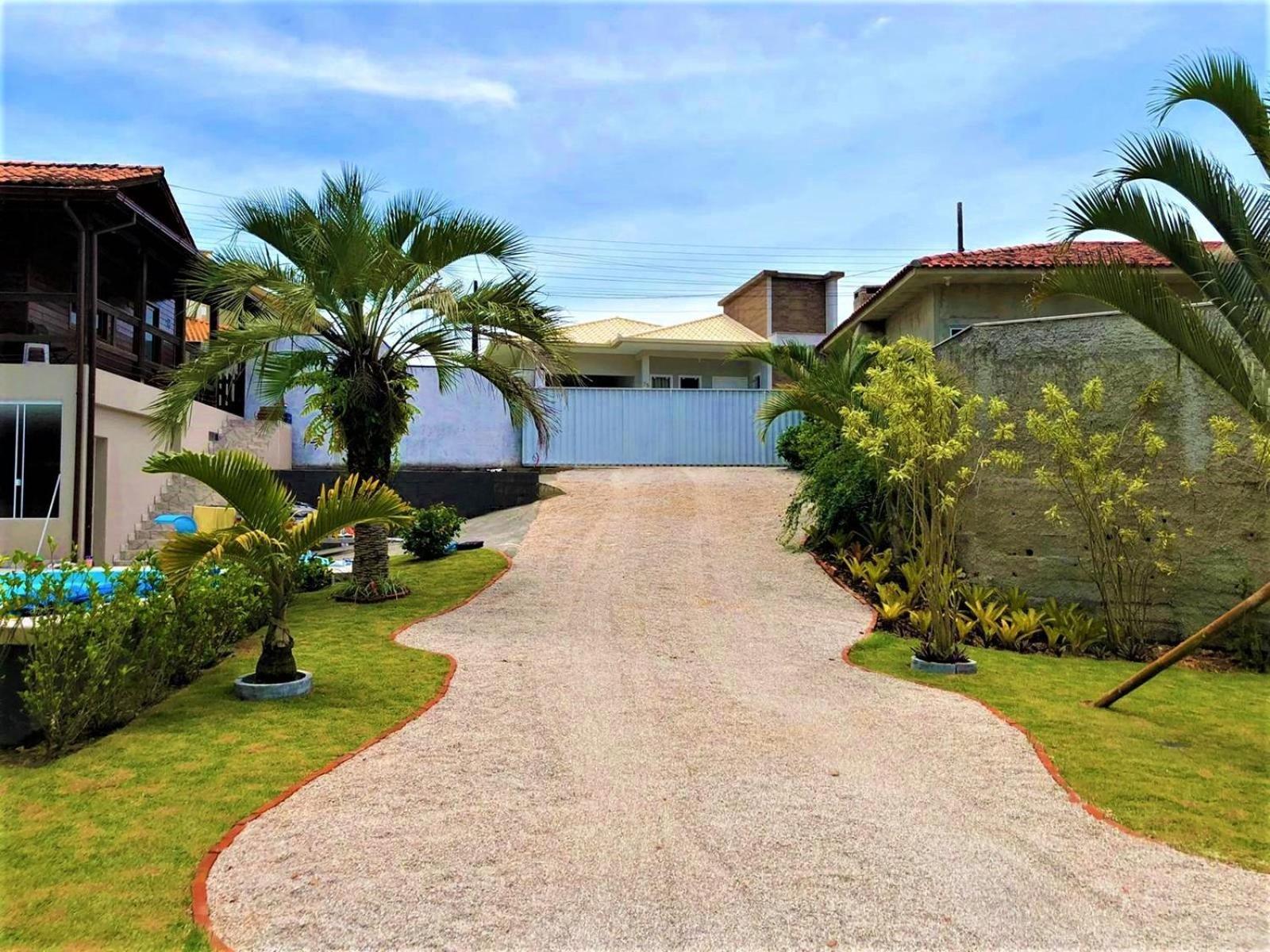 Casa com Piscina em Governador Celso Ramos/SC