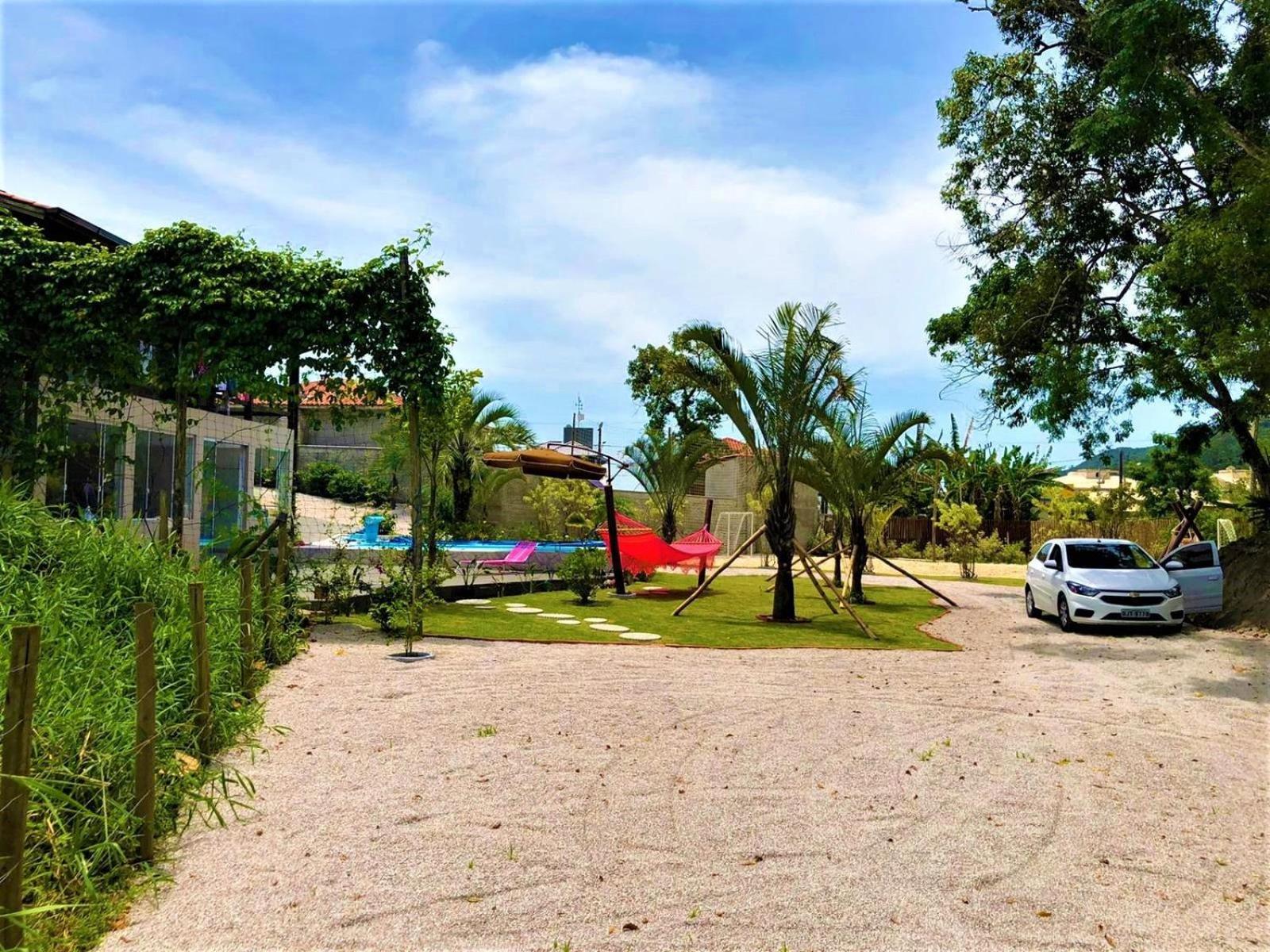 Casa com Piscina em Governador Celso Ramos/SC