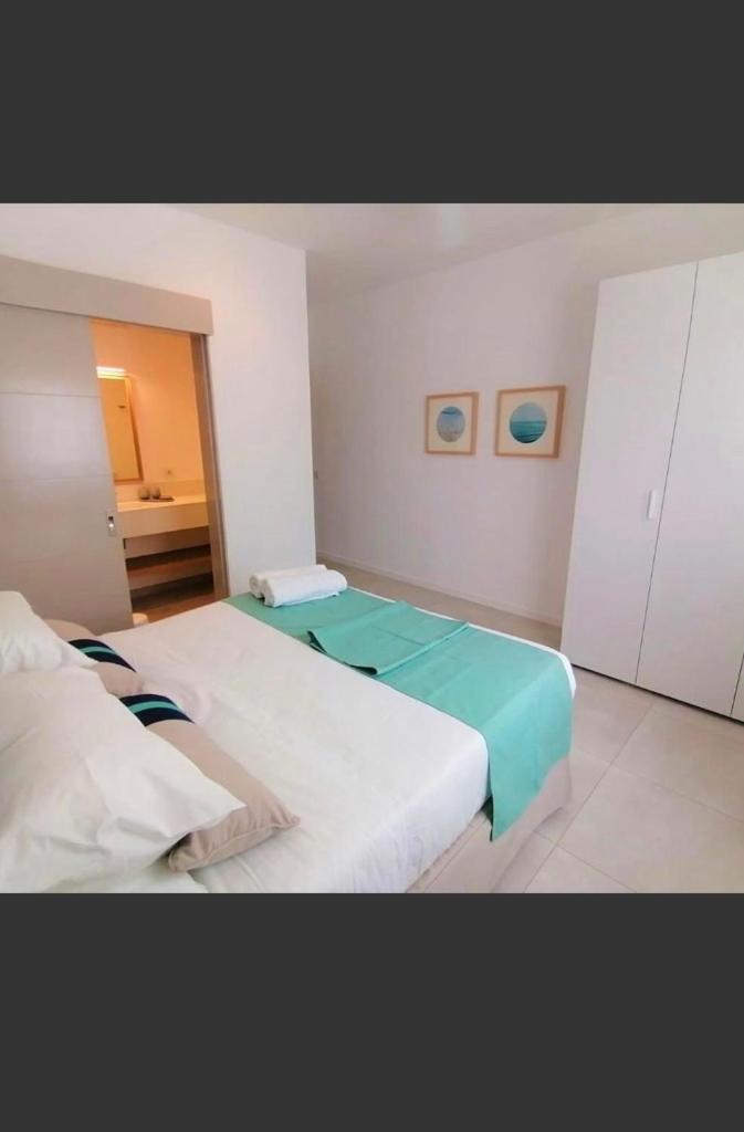 Eastern Blue Beachfront Luxury Apartment