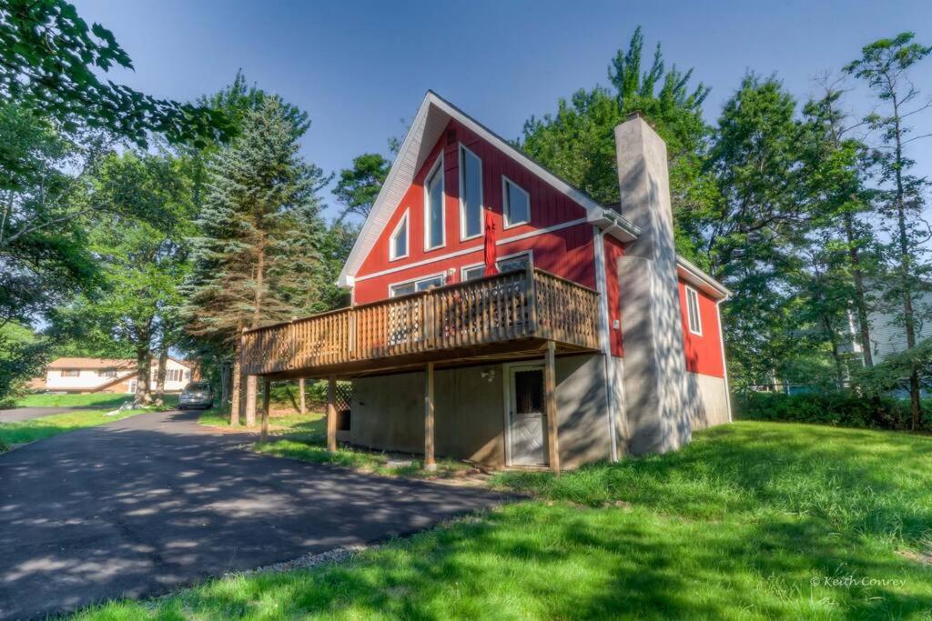 Hotel Beautiful Chalet With Hot-tub And Sauna In Poconos