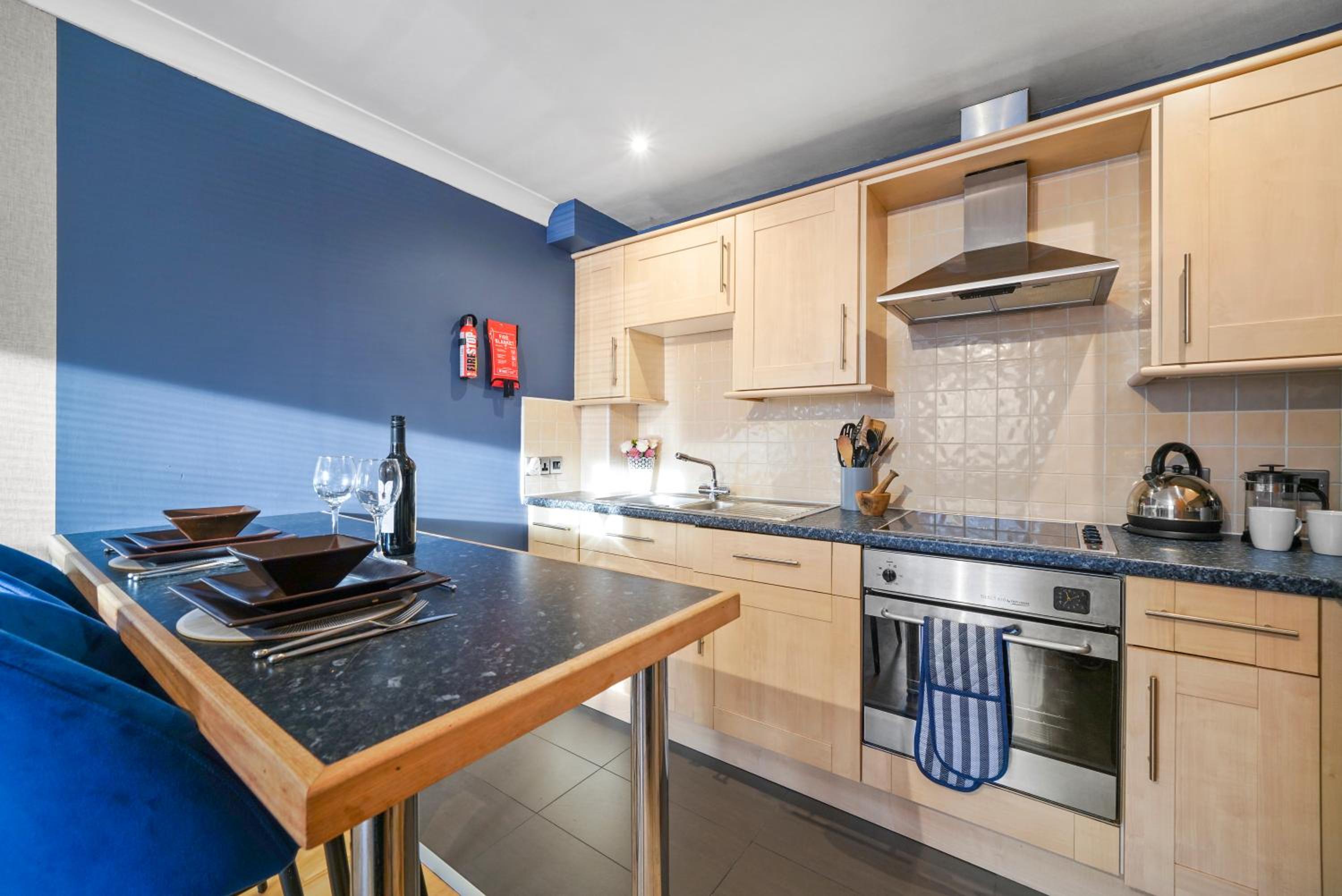 Modern Warwick Apartment, Sleeps 3, Claverdon House view 2